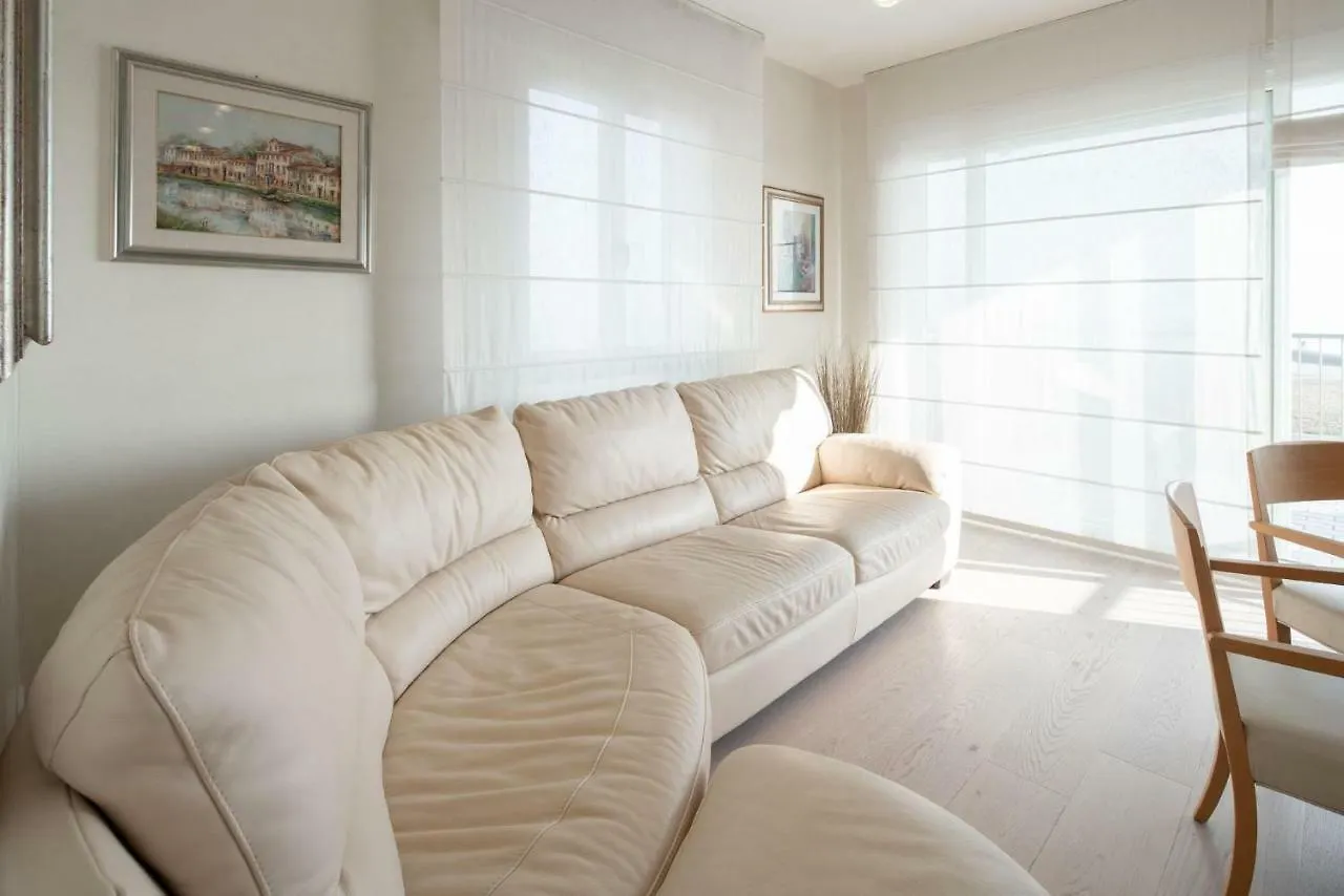 Immobiliare Jvl - Shopping Center Apartment Lido di Jesolo